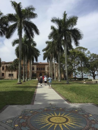Pathway up to mansion 1